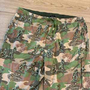 Nick & Nora Men’s Toy Army Men Green Camo Straight Leg Pajama Pant Size M